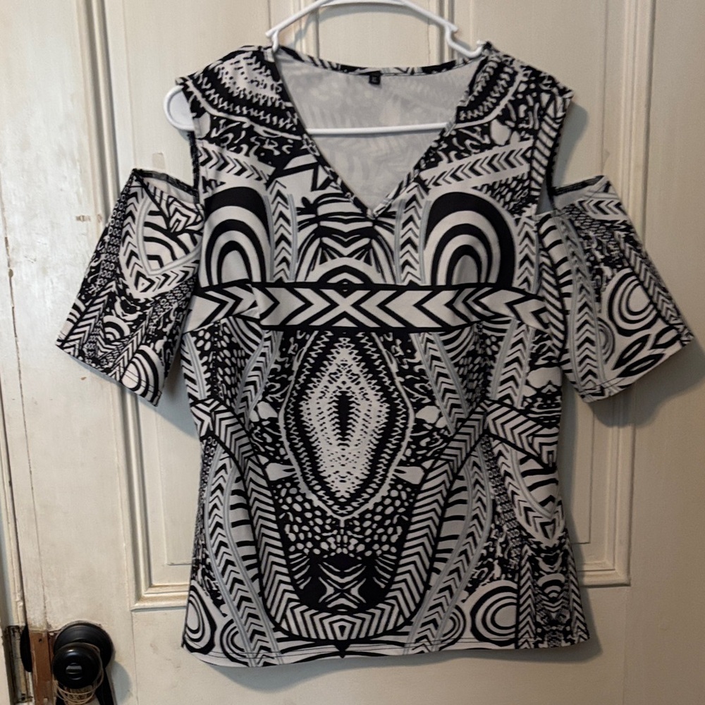 Black and White Patterned Women's Top